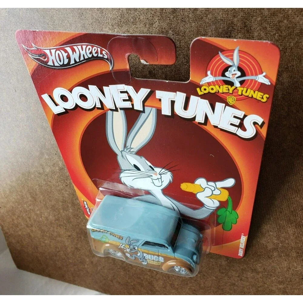 2013 Hot Wheels  DAIRY DELIVERY Light Blue POP CULTURE: LOONEY TUNES 1:64 WLRR5S